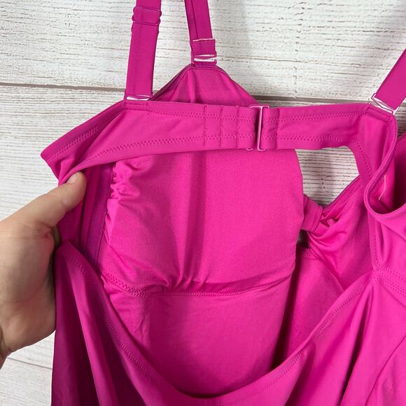 Old Navy Plus Size Tie-Front Keyhole Bandeau-Style One-Piece Swimsuit Size 3X - Picture 5 of 11